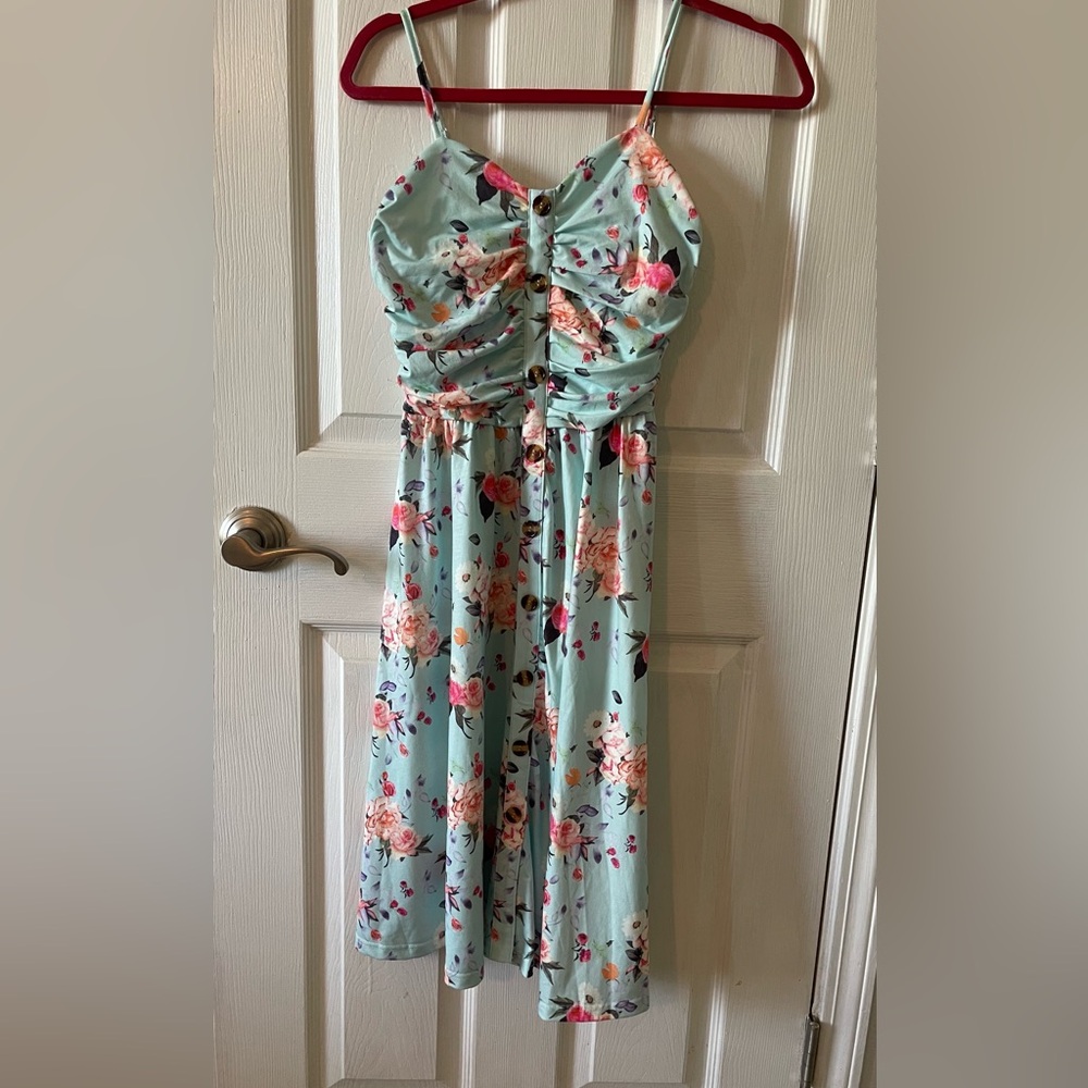 NWOT- Beautiful Floral Sundress in Size Small. Brand New!